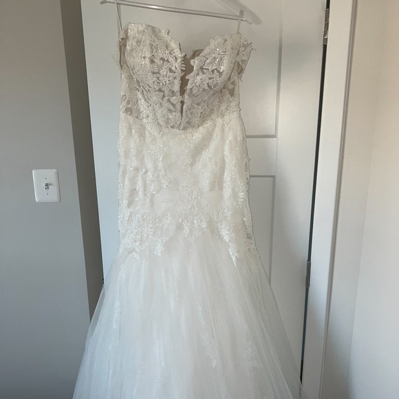 Justin Alexander Wedding Dress - Picture 2 of 6